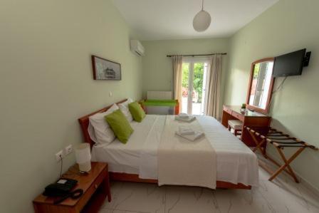 Over Sea Rooms & Villas Лутра-Едіпсу Екстер'єр фото